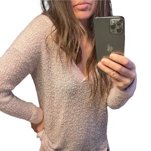 Suzanne Betro blush pink V neck acrylic sweater, small